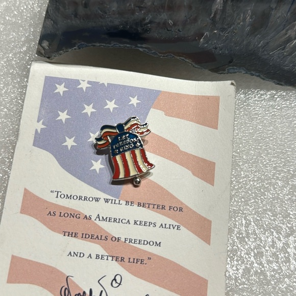 LET FREEDOM RING Exclusive Disney Cast Member Pin to Commemorate 9/11 - Picture 4 of 4